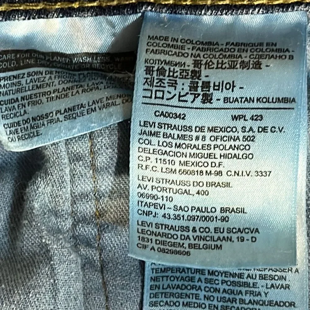 Levi’s 505 Jeans Waist: 38, inseam: 28 inches